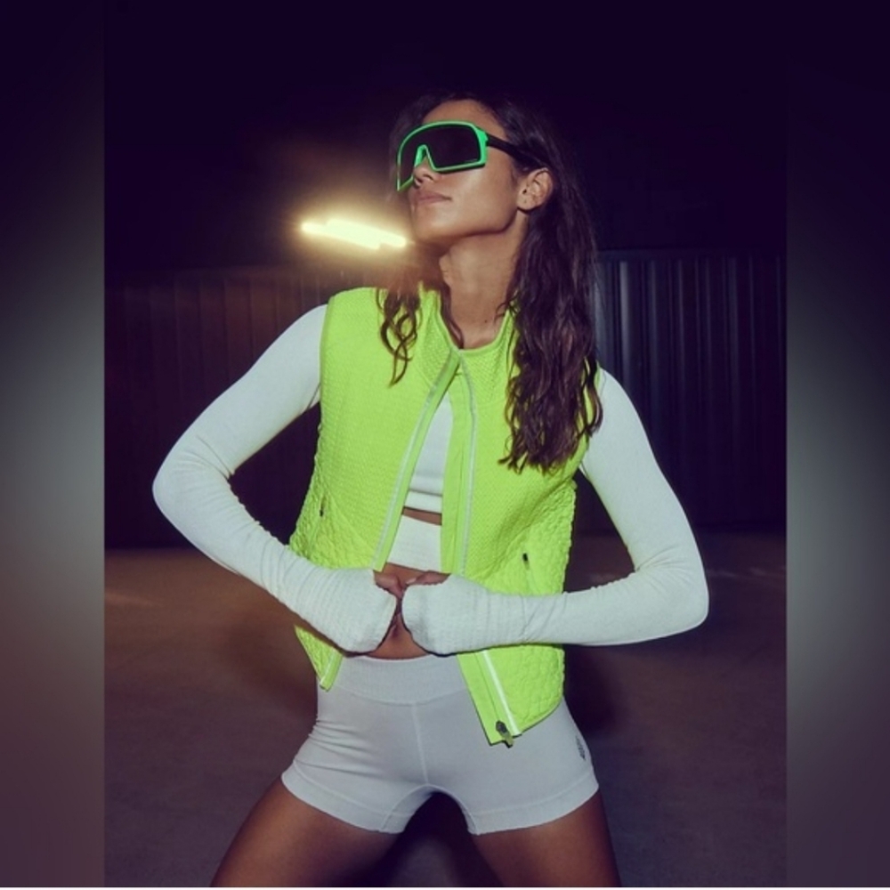 NWOT Free People Movement Smock Show Packable Run Vest Neon Yellow size Medium